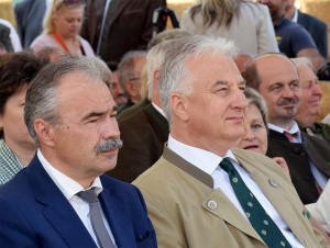 Nagy István agrárminiszter (balról) és Semjén Zsolt miniszterelnök-helyettes (jobbról) az Országos Vadásznapon Putnokon, 2018.09.08-án (Fotó: Váli Miklós)