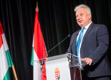 Semjén Zsolt miniszterelnök-helyettes, nemzetiségekért is felelős tárca nélküli miniszter beszédet mond a Pro Cultura Minoritatum Hungariae díjak átadóünnepségén a fővárosi Bolgár Művelődési Házban 2021. május 17-én. A magyarországi nemzetiségek kultúrájáért végzett tevékenységek szakmai elismerésében 13 személy, illetve szervezet részesült (Fotó: MTI / Balogh Zoltán)
